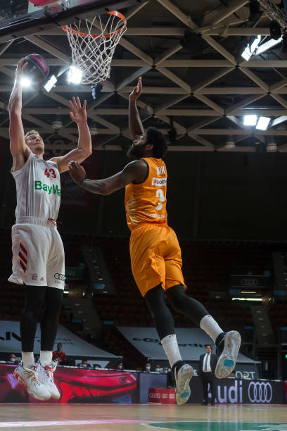 和拉塞尔在 和拉塞尔在